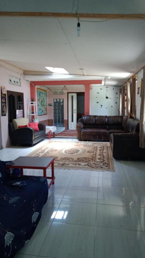 Belitung Backpacker Apartment Tanjung Pandan Ngoại thất bức ảnh