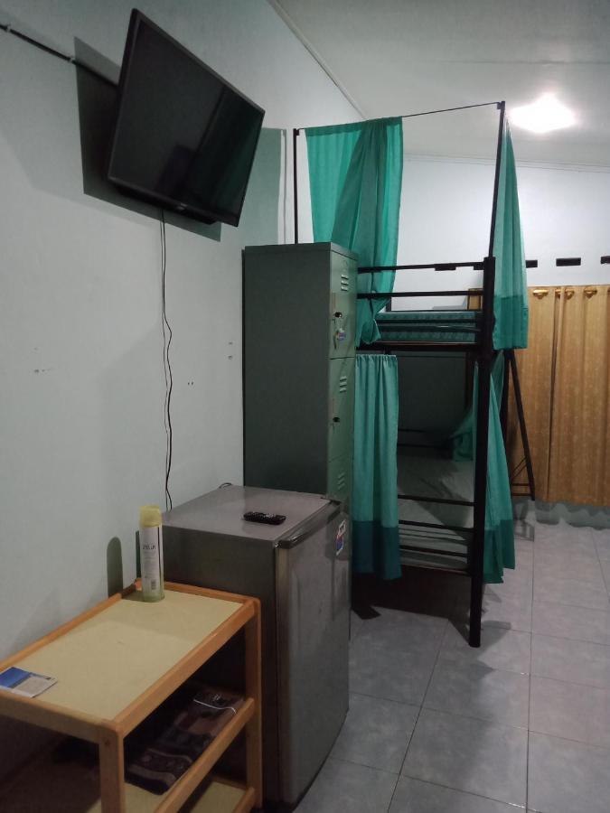 Belitung Backpacker Apartment Tanjung Pandan Ngoại thất bức ảnh